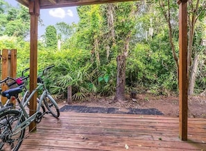 Property grounds - Cozy Island Condo *Great Location* (St. Simons Island)