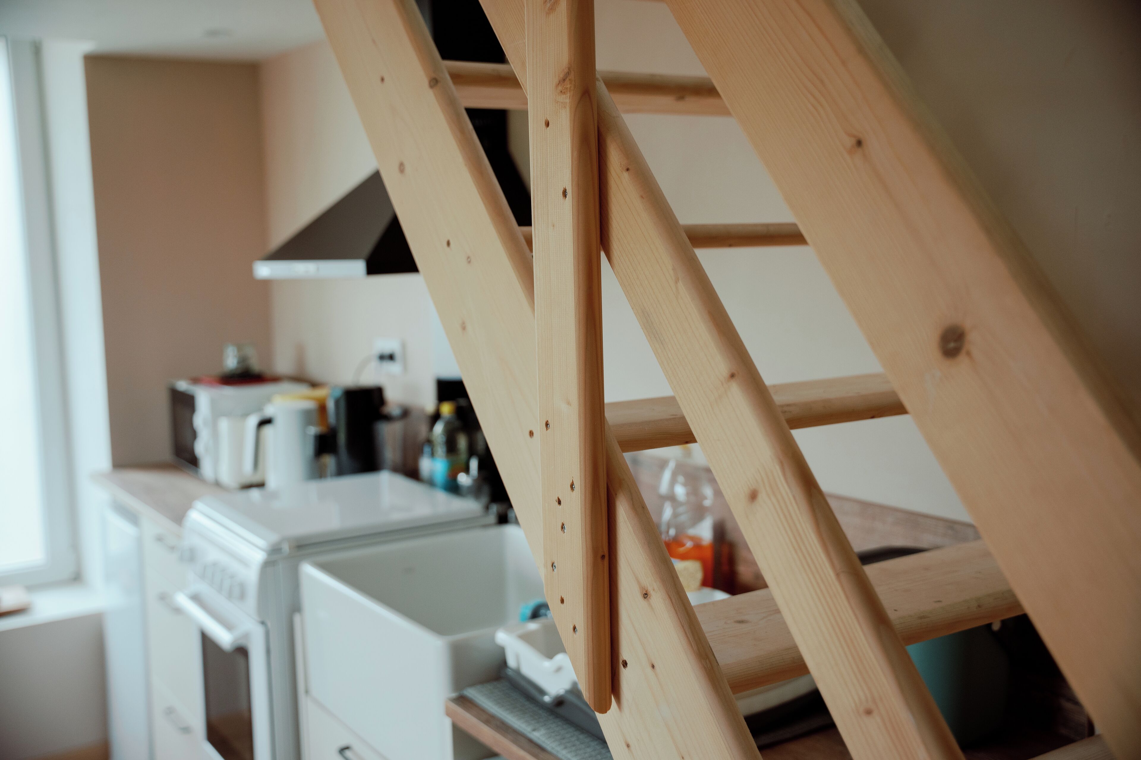 Kühlschrank, Mikrowelle, Ofen, Wasserkocher mit Kaffee-/Teezubehör