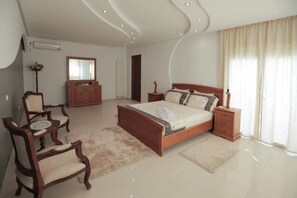 6 bedrooms, WiFi - Charming Villa, With Pool For Your Holidays (Monastir)