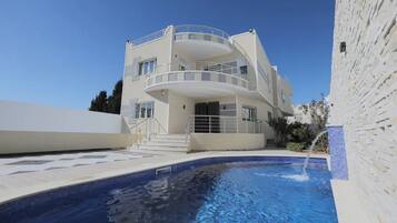 Piscine extérieure, piscine chauffée