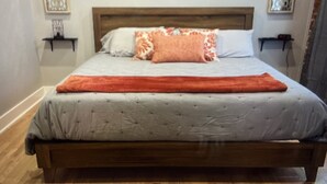 Suite 4 | 1 bedroom, premium bedding, pillow-top beds, in-room safe - Brickhouse Loft Boutique Hotel (Martinsville)