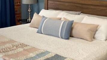 Suite 5 | 1 bedroom, premium bedding, pillowtop beds, in-room safe