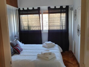 1 habitación, tabla de planchar con plancha, wifi gratis y ropa de cama 