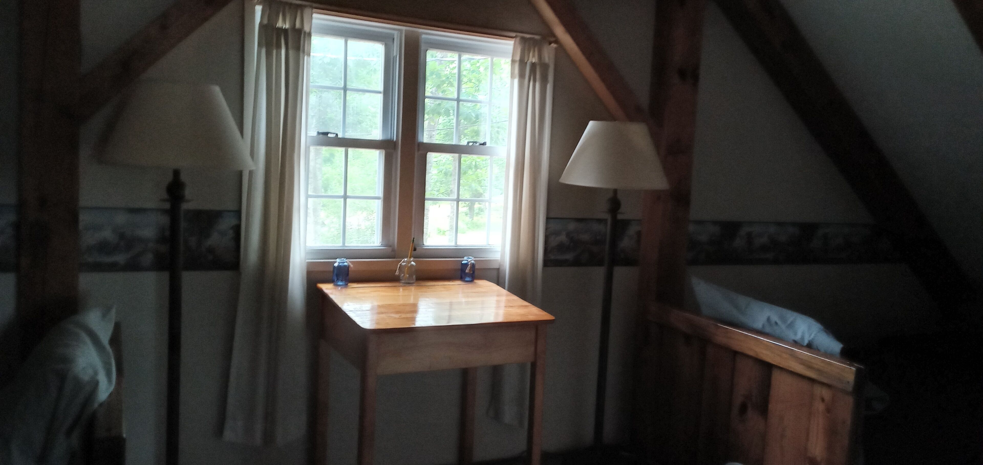 LAKE ARROWHEAD MAINE! DOG FRIENDLY . LAKEFRONT  BEAUTIFUL FOR FALL FOLIAGE