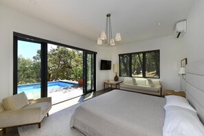 4 bedrooms, desk, iron/ironing board, free WiFi - Modern Luxury Villa near Sonoma Mountain (Sonoma)