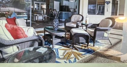 Canal Home 3Br 2BA with Salt Water Heated Pool and Boat DockDiscounts Available