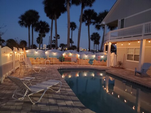 Halifax Riverfront Oasis - 8 Bedrooms Private Heated Pool