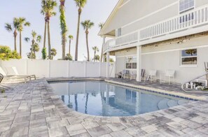 Outdoor pool - Halifax Riverfront Oasis - 8 Bedrooms with pool (Daytona Beach)