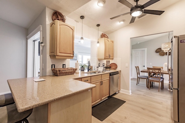 Kylskåp, mikrovågsugn, ugn och spishäll