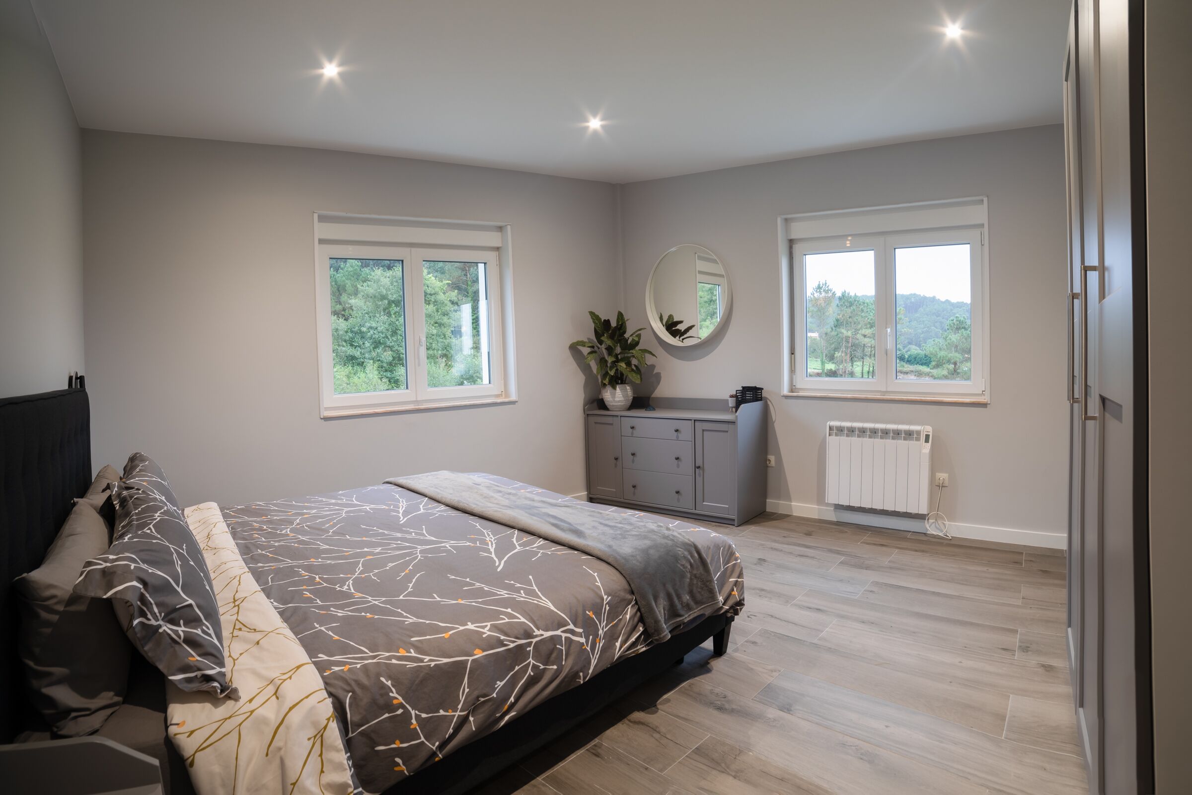 4 Schlafzimmer, Schreibtisch, Bügeleisen/Bügelbrett, WLAN