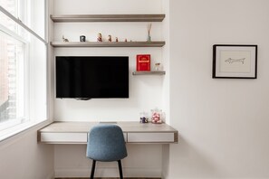 Interior - Bright Spacious Modern One Bedroom Apartment (1) (London)