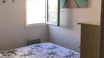 1 chambre, fer et planche à repasser, Wi-Fi gratuit, draps fournis