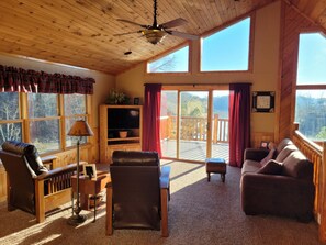 Smart TV, fireplace, DVD player - Lakefront Cabin in Paradise Landing Resort, Mountain Views, Private Dock. (Dandridge)