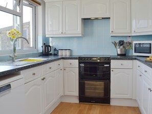 Dishwasher - 3 bedroom accommodation in Blakeney Hill, near Lydney, Forest of Dean (Blakeney Hill, near Lydney, Forest of Dean)