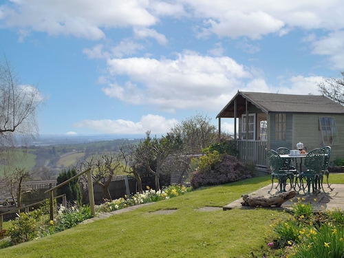 3 bedroom accommodation in Blakeney Hill, near Lydney, Forest of Dean