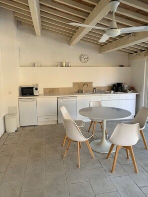 Refrigerador, microondas, parrilla de estufa y lavavajillas 