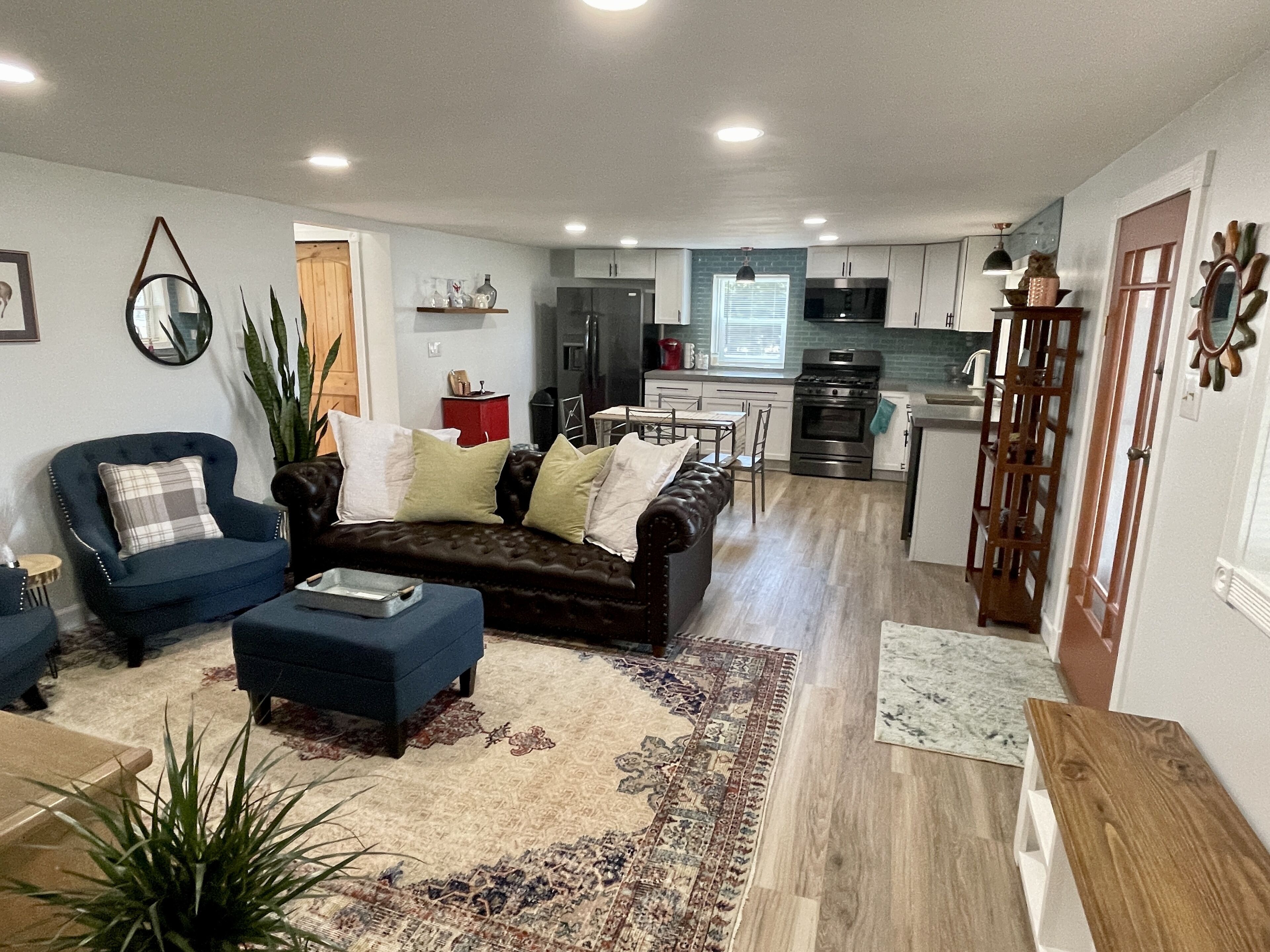 Newly remodeled, cheerful 4bd home on 3 acres!