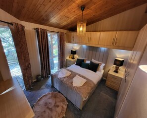 3 bedrooms, iron/ironing board, travel cot, free WiFi