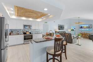 冰箱、微波炉、烤箱、洗碗机