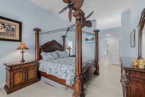 4 bedrooms, iron/ironing board, free WiFi, bed sheets - River View, Heated pool - Serenity & Sunrises - Roelens Vacations (Cape Coral)