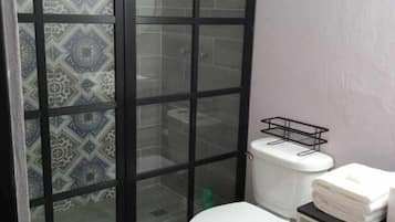 Basic Studio | Bathroom