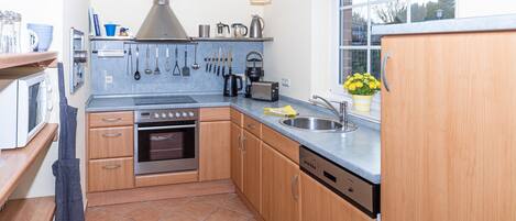 Køleskab, mikrobølgeovn, ovn, opvaskemaskine