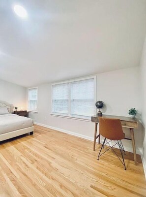 3 bedrooms, desk, iron/ironing board, free WiFi