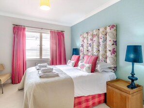 1 quarto, Wi-Fi de cortesia, roupa de cama