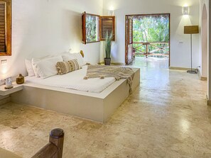 5 Schlafzimmer, Zimmersafe, Schreibtisch, BĂŒgeleisen/BĂŒgelbrett