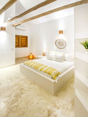 5 bedrooms, in-room safe, desk, iron/ironing board