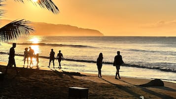 Platja a a prop i tovalloles de platja