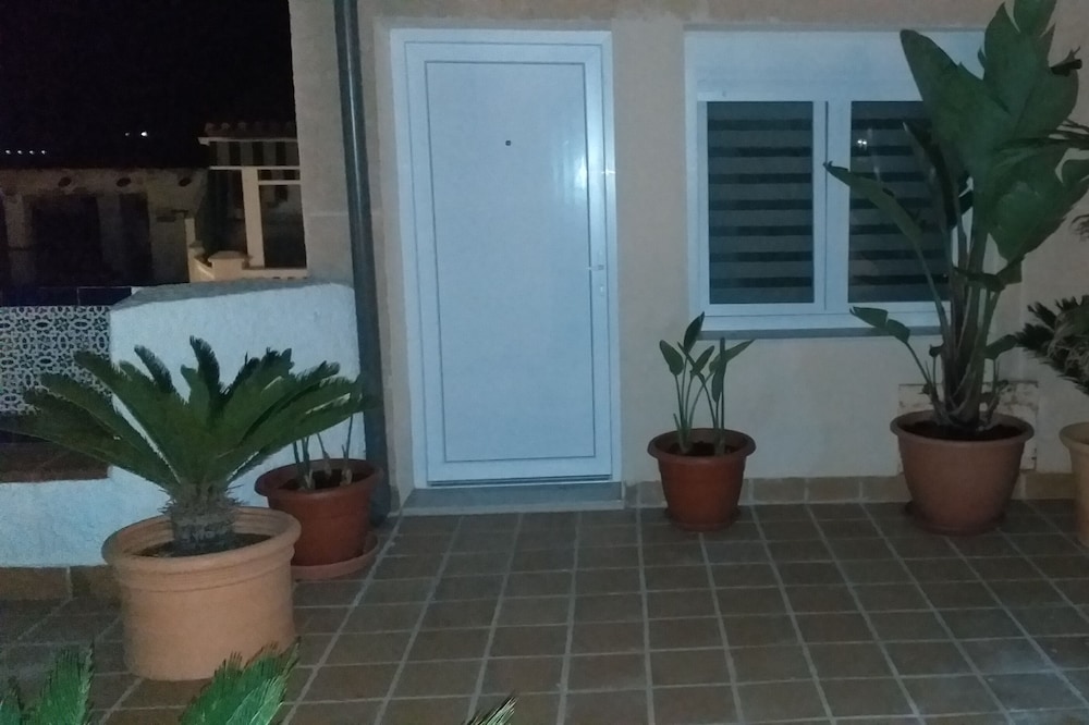 Habitación romántica en la montaña cerca de playa.