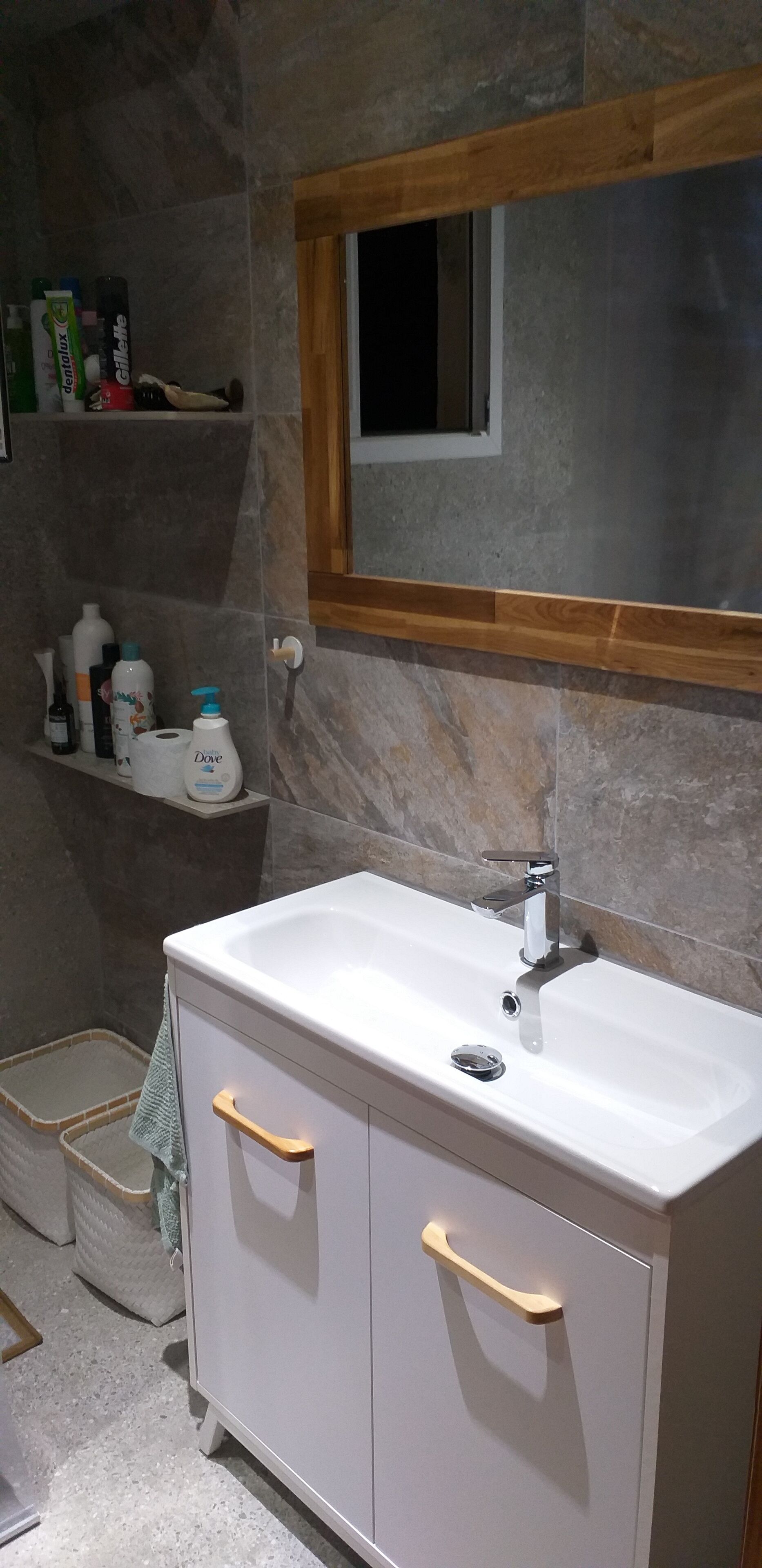 Habitación romántica en la montaña cerca de playa.