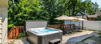 Groups! HotTub! Huge Yard! Bikes/Kayaks/Games!