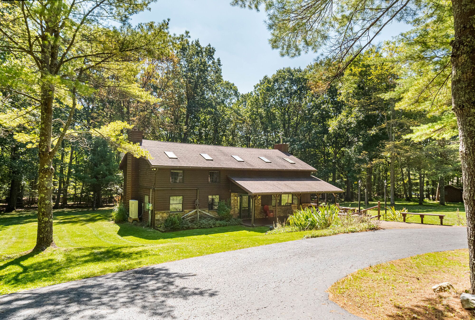 Old Moose Barn | Lake Access, Dock Slip, Yard!
