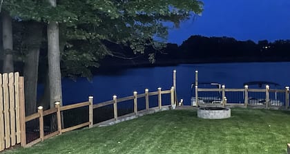 Cozy Waterfront Cottage- Reel Time