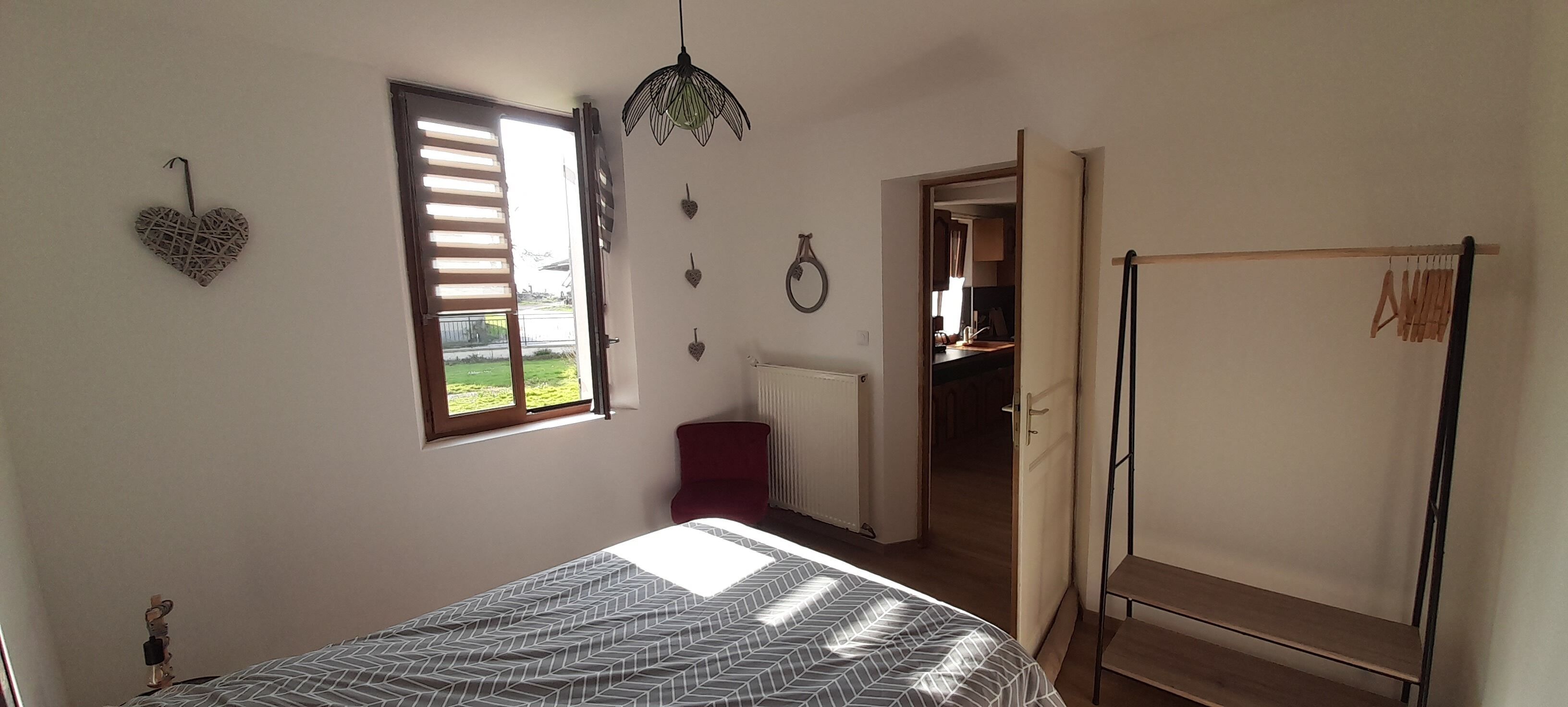 3 bedrooms, desk, travel cot, free WiFi