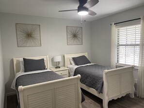 3 Schlafzimmer, Schreibtisch, Bügeleisen/Bügelbrett, kostenloses WLAN
