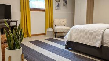 2 bedrooms, desk, iron/ironing board, free WiFi