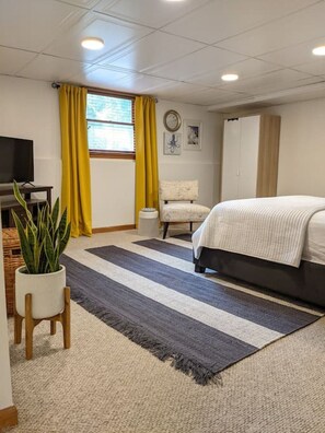 2 bedrooms, desk, iron/ironing board, free WiFi