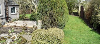 Situated in a peaceful location and ideal for a groups of couples or families.