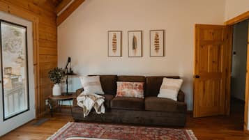 TV, fireplace, stereo