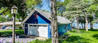 5 Bedroom Lakefront Home with Private Dock with 2 Kayaks-Sleeps 11