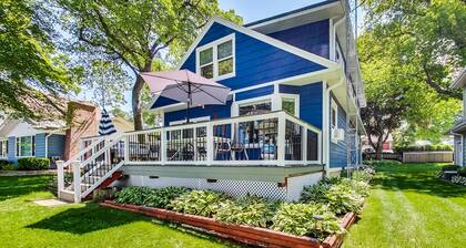 5 Bedroom Lakefront Home with Private Dock with 2 Kayaks-Sleeps 11