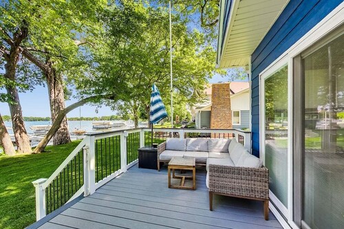 Lake Daze | Lakefront Powers Lake Home, Sleeps 11