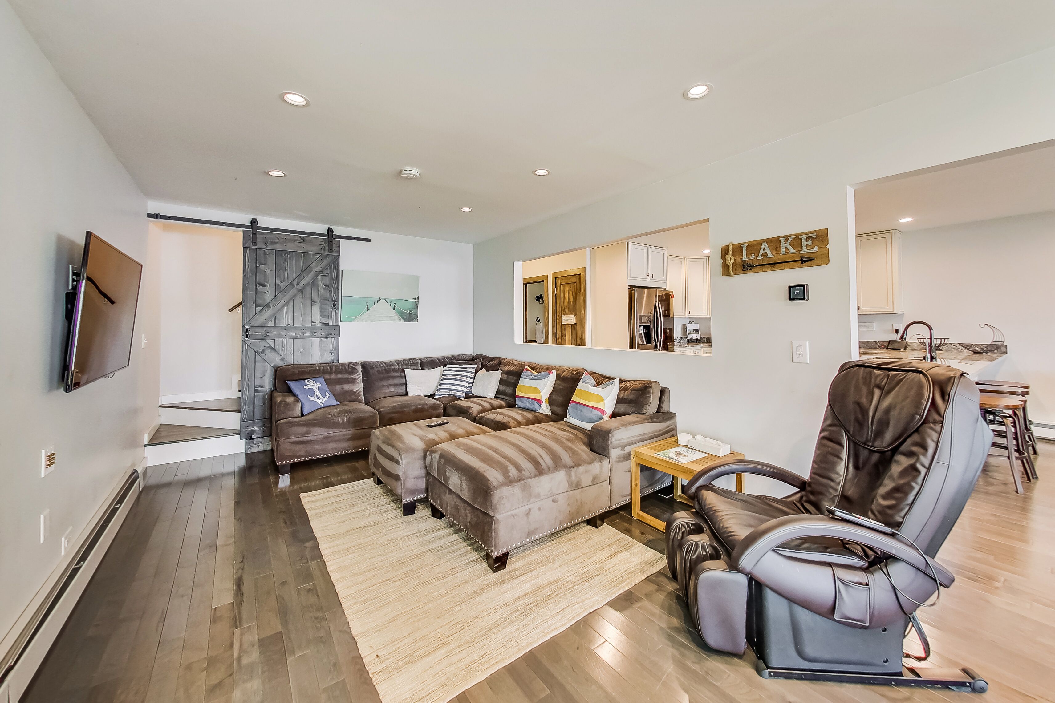 5 Bedroom Lakefront Home with Private Dock and Beach Including 2 Kayaks-Sleeps 1