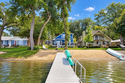 Lake Daze | Lakefront Powers Lake Home, Sleeps 11