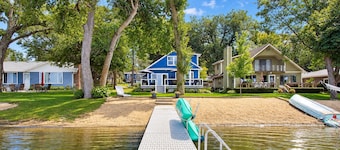 Lake Daze | Lakefront Powers Lake Home, Sleeps 11