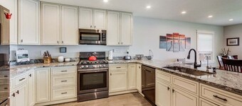 Lake Daze | Lakefront Powers Lake Home, Sleeps 11