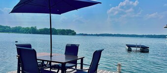 5 Bedroom Lakefront Home with Private Dock with 2 Kayaks-Sleeps 11